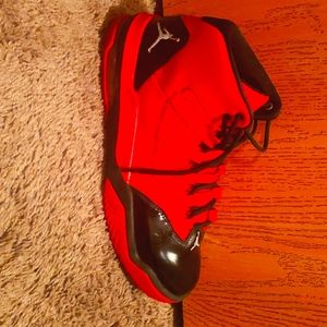 Im sailing this shoes because I don't use them.